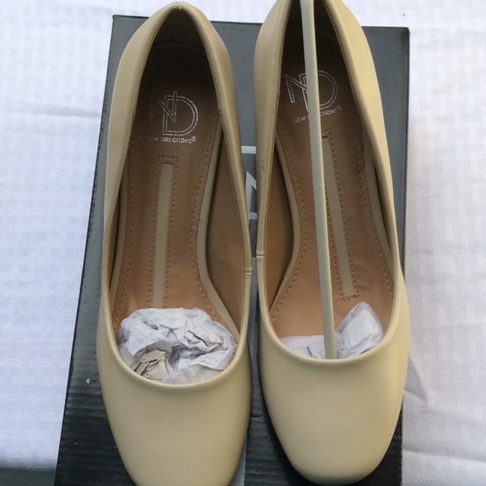 New Direction Vanilla Morgan Heels NWOT